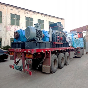 1000x700型直連式液壓對(duì)輥制砂機(jī)發(fā)貨圖片