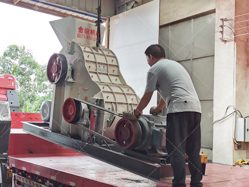 SCF88雙級(jí)破碎機(jī)發(fā)往云南 破碎頁巖 SCF88雙級(jí)破碎機(jī)發(fā)往云南 破碎頁巖