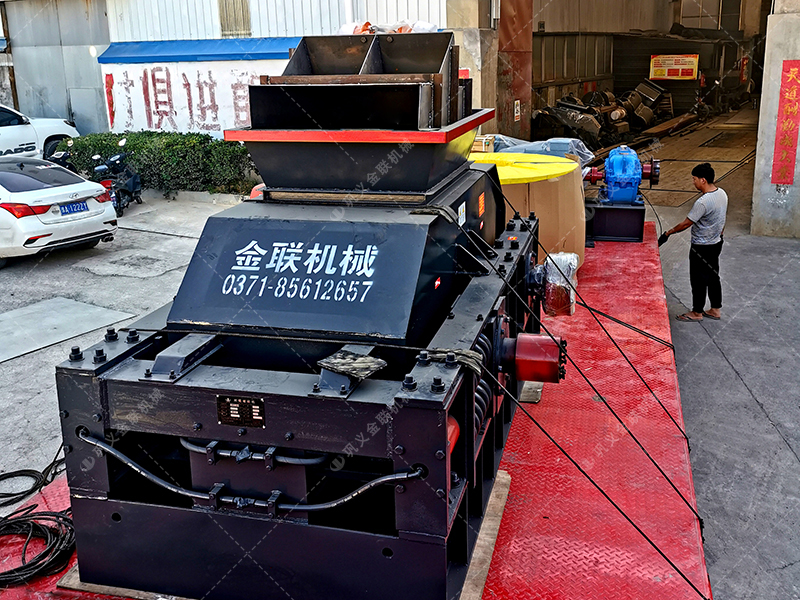 2PG1200x800半自動(dòng)液壓對(duì)輥破碎機(jī) 大型破碎機(jī)發(fā)貨