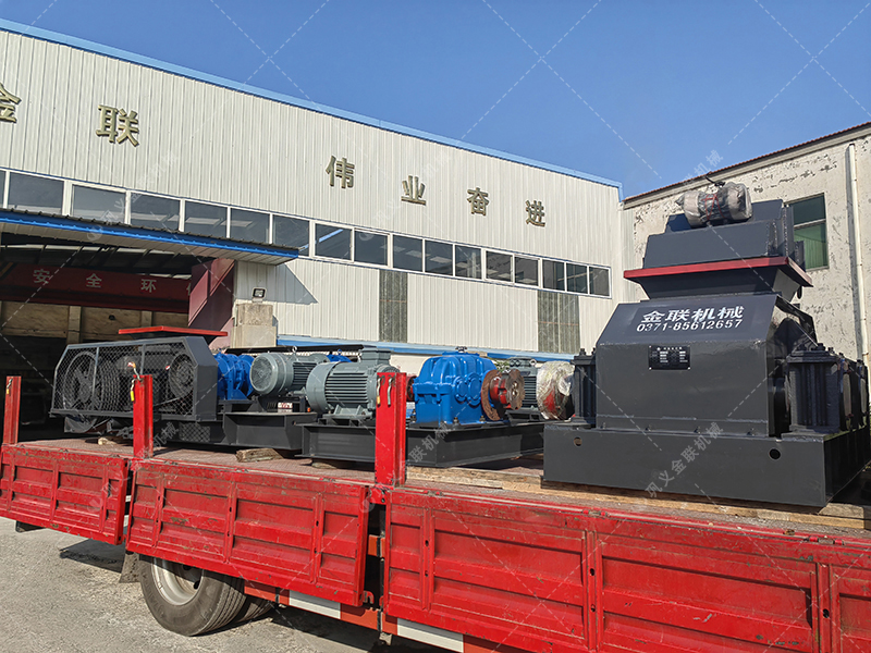 兩臺(tái)小型對輥制砂機(jī) 610x400組合對輥發(fā)往上海