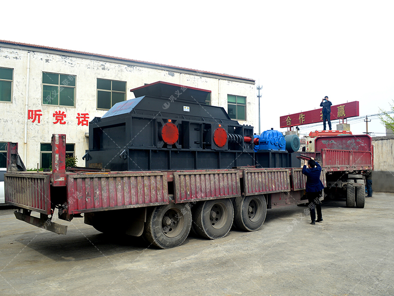 砂廠更換設(shè)備用對(duì)輥破碎機(jī)多少錢一臺(tái)？