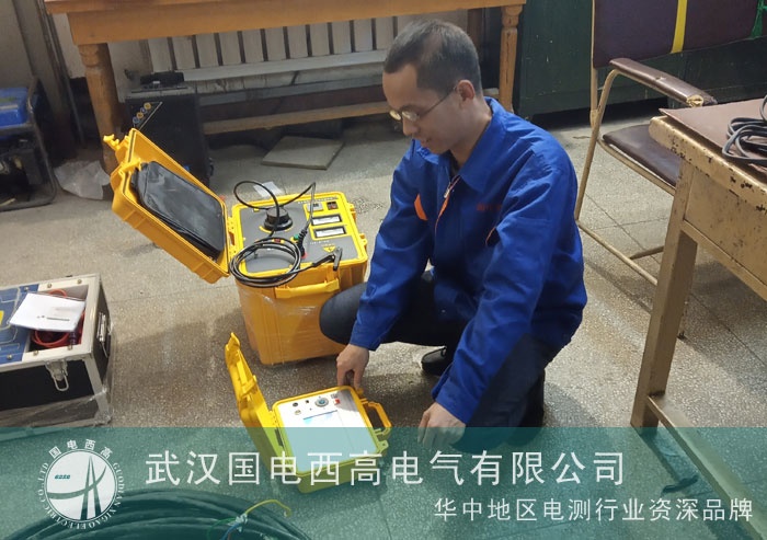 我司技術人員為大慶客戶調試電能表校驗裝置 我司技術人員為大慶客戶調試電能表校驗裝置