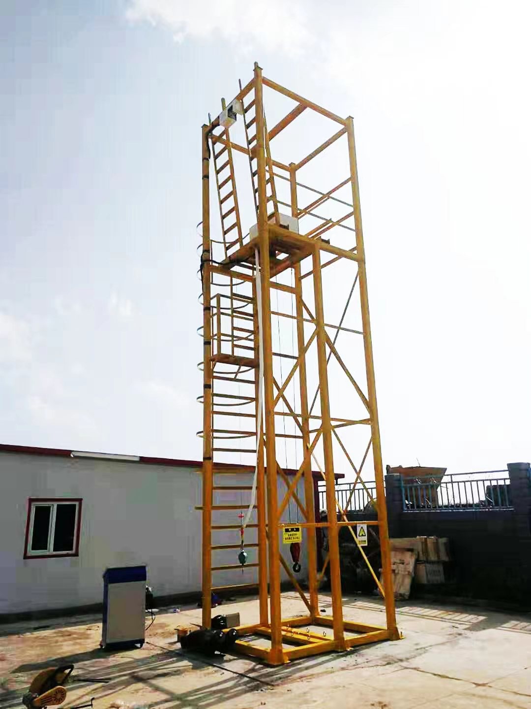 安全帶綜合測(cè)試機(jī)現(xiàn)場(chǎng)圖