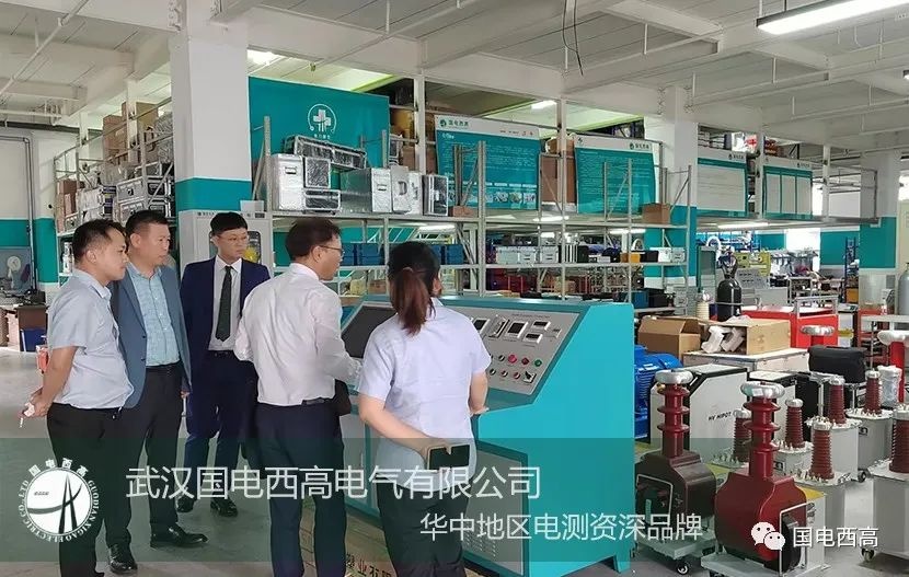 ABB客戶與韓國客戶參觀我司共同探討產品細節達成合作